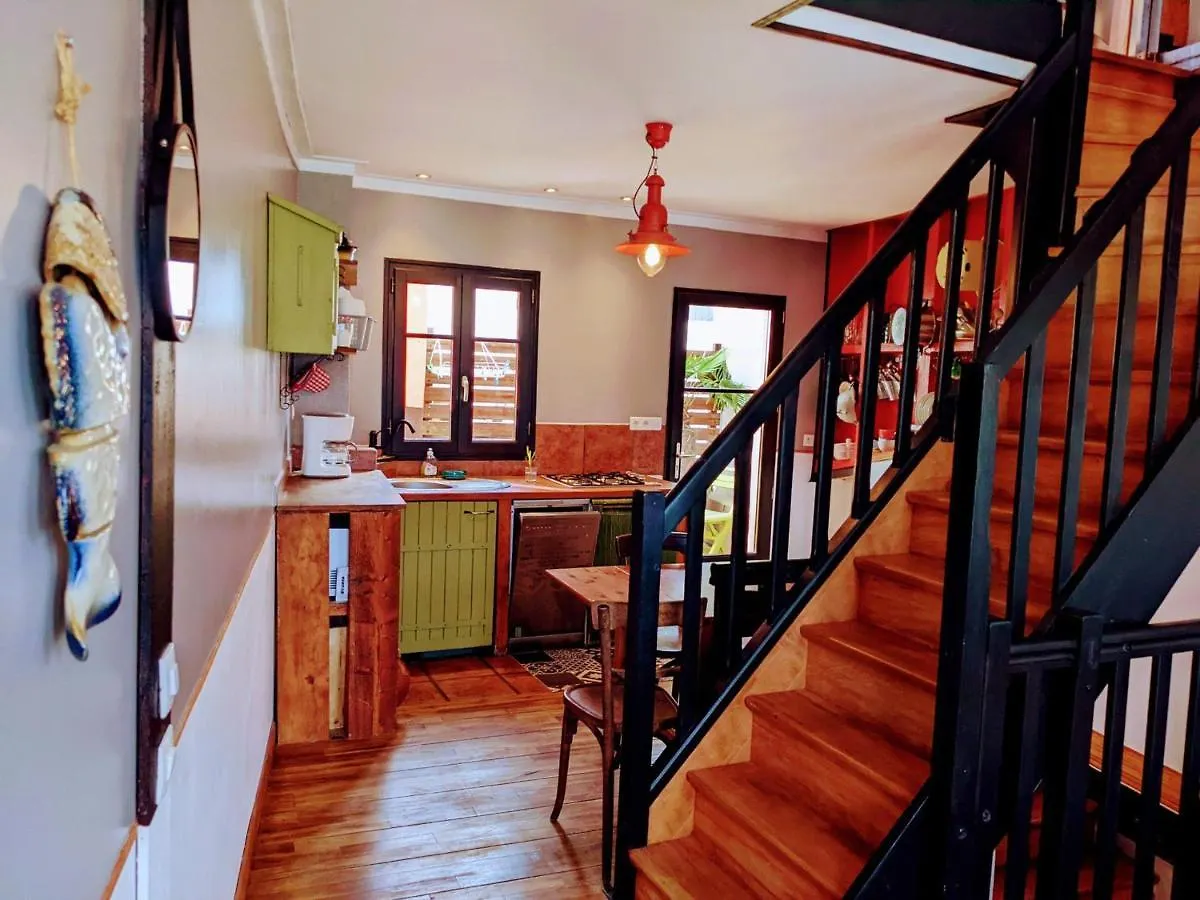 Holiday home Maison 3 Niveaux Avec Terrasse, 2 Chambres, Animaux Acceptes - Centre Le Palais - Fr-1-418-136