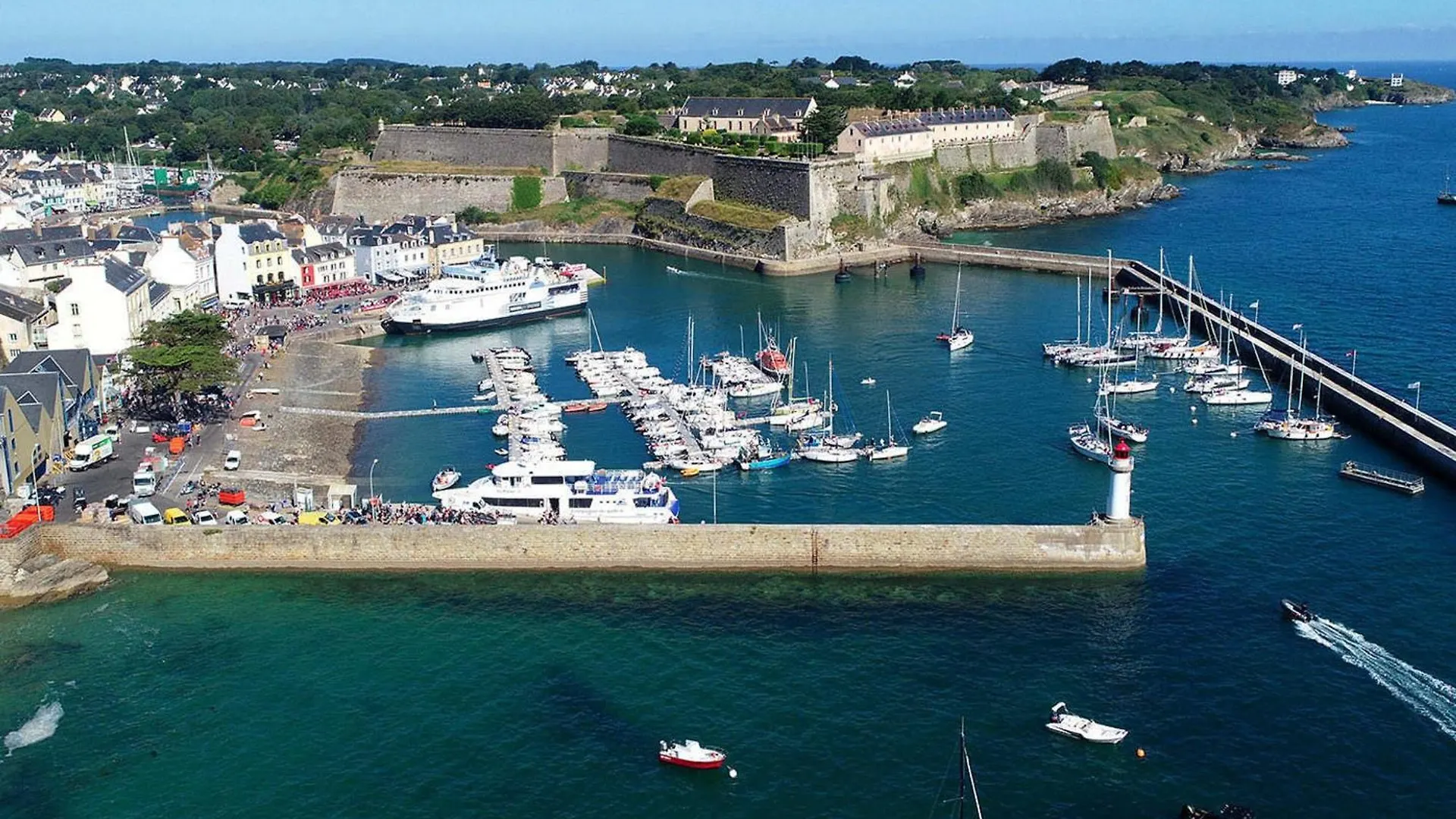 Holiday home Maison 3 Niveaux Avec Terrasse, 2 Chambres, Animaux Acceptes - Centre Le Palais - Fr-1-418-136